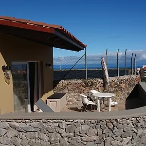 https://glorieta-casa-inmersa-en-un-entorno-natural.in-canary-islands.com